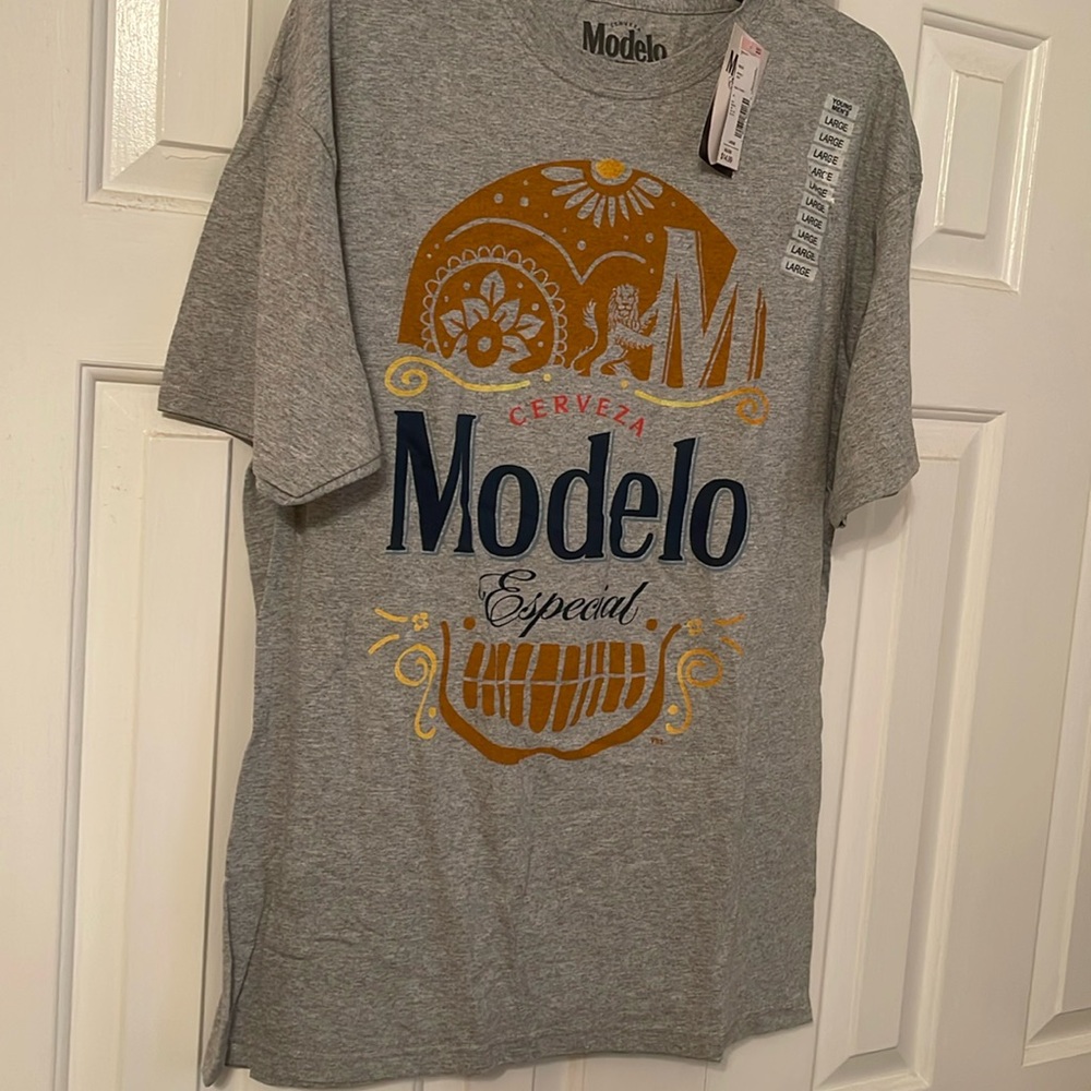 Modelo skull short sleeve tee in large NWT